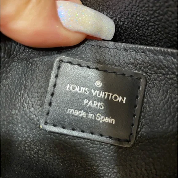 Louis Vuitton Toiletry Pouch Taiga Leather GM Black
